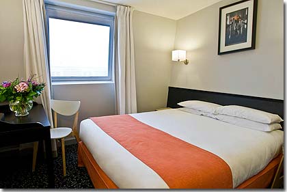 Photo 4 - Hotel Acadia Opéra Paris 3* star near the Garnier Opera house and close to the Grands Boulevards - The Hotel provides 36 rooms decorated in warm tones and will provide you with all the comfort you require for a pleasant stay.
Room Service, Laundry, Dry Cleaning, Breakfast in the Room.
Wireless internet is available in the entire hotel and is free of charge.