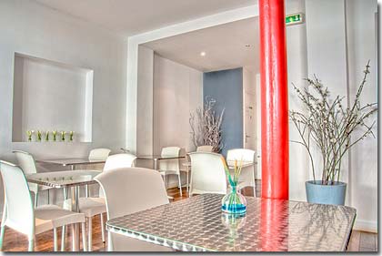 Photo 3 - Hotel l'Annexe Parigi 3* stelle nei pressi della place de la République - Ogni camera ha finestre a doppi vetri che garantiscono sia isolamento acustico che termico. L’albergo è situato in una stradina a senso unico che è senza uscita da una parte. Il traffico automobilistico e pedonale è limitato anche durante il giorno; non ci sono rumori di traffico automobilistico durante la notte che rovinino il vostro sonno o che vi impediscano di dormire. Un terzo delle camere si affaccia sul cortile privato situato nella parte interna del palazzo.