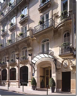 Photo 1 - Hotel Astra Opera Paris 4* estrelas ao pé da Opéra Garnier - Construído no século XIX e renovado em 2003, este hotel urbano tem uma fachada Haussmann e compreende um edifício principal de 6 andares e dois secundários também de 6 andares com um total de 86 quartos.