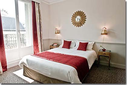 Photo 5 - Hotel Bradford Elysees Paris 4* star near the Champs Elysees - The 50 rooms at the Hotel Bradford Elysees are air conditioned and decorated in bright and warm tones.