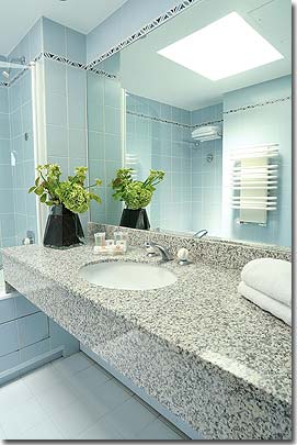 Photo 7 - Hotel Bradford Elysees Paris 4* star near the Champs Elysees - Bathroom.