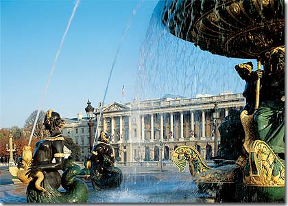 Image 1 : Hôtel De Crillon Paris - The hotel's exceptional location on the Place de la Concorde places it just steps away from many of the city's finest museums, historic sights, fashionable shopping streets and beautiful gardens.