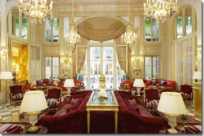 Image 2 : Hôtel De Crillon Paris - Zahlreiche Services und Einrichtungen sorgen dafür, dass unseren Gästen während Ihres Aufenthalts im Hôtel de Crillon jeder Wunsch erfüllt werden kann.