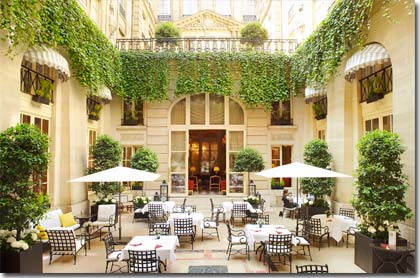 Image 3 : Hôtel De Crillon Paris - Afternoon tea and pastries are served in the romantic surroundings of the Winter Garden while...