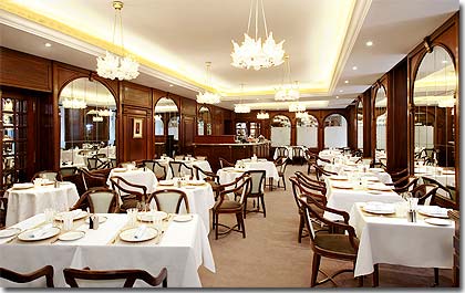 Image 5 : Hôtel De Crillon Paris - L'Obé
L'Obé proposes a creative French cuisine in a welcoming and elegant venue, becoming the ultimate dining experience of Paris and more especially of the Faubourg Saint Honoré area. Unlimited and light the menu features high-quality ingredients and an excellent wine list.