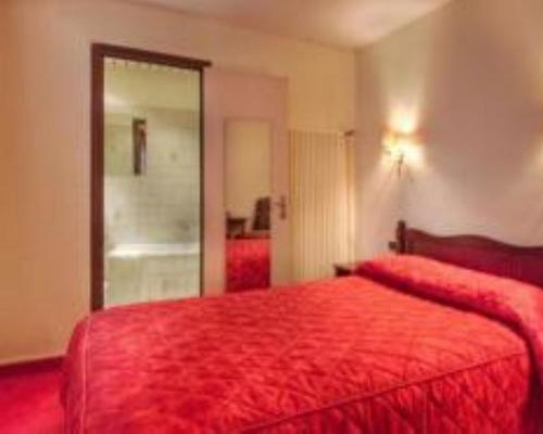 Hotel De Senlis Rue Malebranche Paris Hotel De Senlis Rue Malebranche Paris