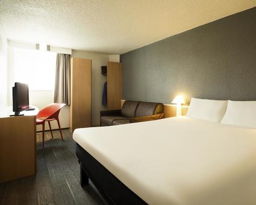hotel ibis orly chevilly tram 7 paris