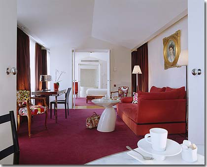Image 12 : Hotel De Sers Paris - Apartamento
80 m2 - 1 Cama(s) King size , 1 canapé

Por cima do pátio arborizado, os iluminados 80 m² do sétimo andar do Hotel de Sers estão dedicados a um apartamento excepcional.