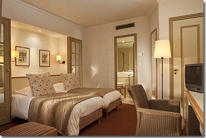 Photo 8 - Hotel Henri 4 Rive Gauche Paris 3* star near the Latin Quarter (Quartier Latin) and boulevard Saint Michel, Left Bank area - Twin room.