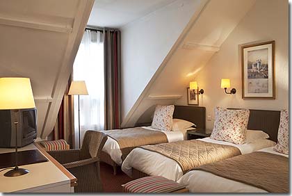 Photo 10 - Hotel Henri 4 Rive Gauche Paris 3* star near the Latin Quarter (Quartier Latin) and boulevard Saint Michel, Left Bank area - Triple room.