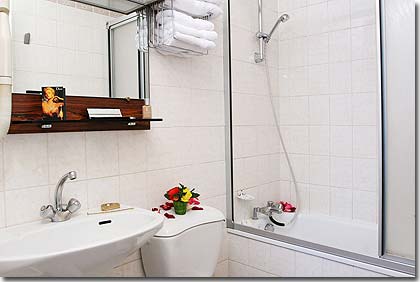 Photo 9 - Hotel Le Home Latin Paris 2* estrelas ao pé do bairro Latino (Quartier Latin) e perto do boulevard Saint Michel - Casa de banho.