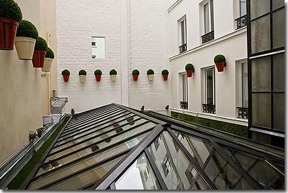 Photo 5 - Joyce Hotel Paris 3* star near the Montmartre District and Garnier Opera - The lounge under the glass roof drawers you to linger.