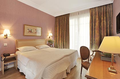 Photo 4 - Hotel Le Littré Paris 4* star near the Saint-Germain des Prés District, Left Bank - Standard Montparnasse guest rooms.