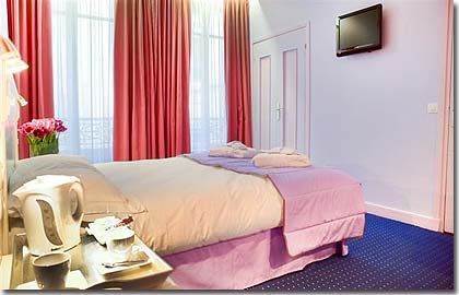 Photo 6 - Hotel Lyon Bastille Paris 3* star near the Gare de Lyon station - SUPERIOR DOUBLE ROOM

Room Facilities: Minibar, Shower, Bath, Safety Deposit Box, TV, Telephone, Air Conditioning, Radio, Fan, Toilet, Bathroom, Heating, Satellite TV, Hairdryer, Work Desk.