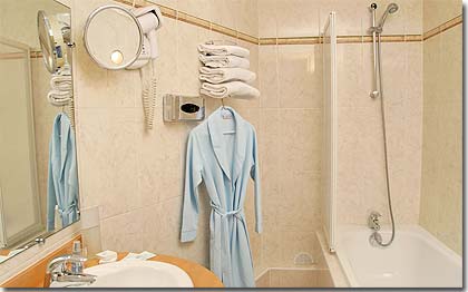 Photo 9 - Hotel Lyon Bastille Paris 3* star near the Gare de Lyon station - DOUBLE ROOM BATH