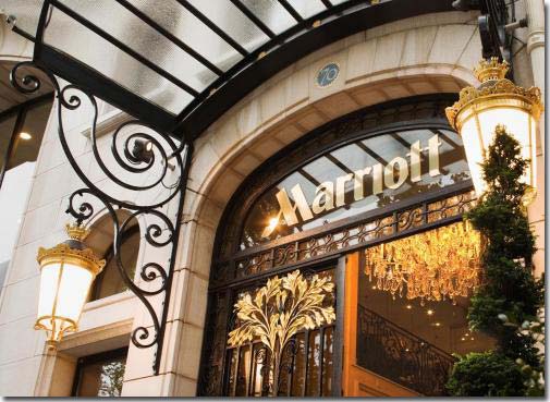 O Hotel Marriot fica localizado na famosa avenida dos Campos Elísios, a poucos passos do Arco do Triunfo. Oferece quartos bem equipados, um centro de fitness e um bar e restaurante.<br />
<br />
O Paris Marriott Hotel Champs Elysées oferece jornais gratuitos entregues nos quartos, uma equipa multilingue com serviço de portaria, limpeza a seco personalizada e café gratuito na zona do átrio.