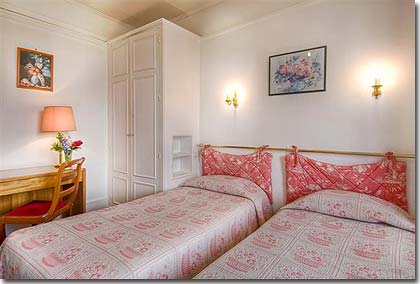 Photo 10 - Hotel du Quai Voltaire Paris 2* star near the Saint-Germain des Prés District, Left Bank - The absence of television allows guests to admire the extraordinary view of Paris from their windows.

A magical spectacle!