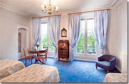 Photo 12 - Hotel du Quai Voltaire Paris 2* star near the Saint-Germain des Prés District, Left Bank - Triple Room.