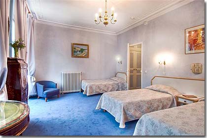 Photo 13 - Hotel du Quai Voltaire Paris 2* star near the Saint-Germain des Prés District, Left Bank - Our renovated bathrooms are equipped with a bathtub or shower and a hair dryer.