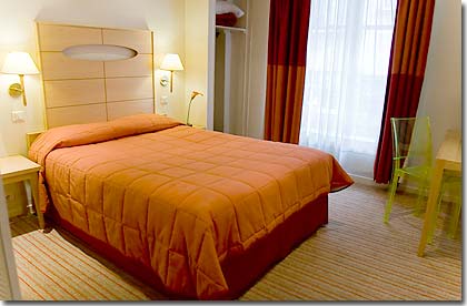 Photo 5 - Hotel Régina Opéra Paris 3* étoiles proche de l'Opera Garnier et des Grands Boulevards - Les 44 chambres climatisées, aux teintes vives et colorées apportent une note agréable pour le confort de votre séjour.