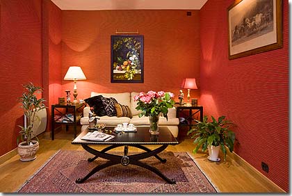 Photo 3 - Relais-Hôtel du Vieux Paris Parigi 4* stelle nei pressi del Quartiere Latino (Quartier Latin) e vicino boulevard Saint Michel - Servizi
* Servizio personalizzato ed efficiente
* Trasferimento dall’aeroporto con limousine europea (su richiesta)
* Accoglienza V I P con fiori
* Luna di miele: accoglienza con champagne e fiori
* Metro: Saint Michel con collegamenti diretti per aeroporti - Saint Michel
* Portineria 24/24
* Personale con conoscenza delle lingue inglese, spagnola e italiana