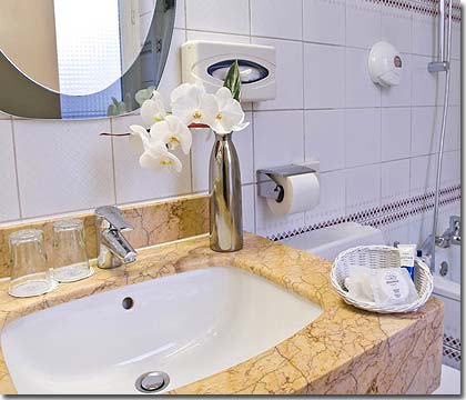 Photo 6 - Hotel Trianon Gare de Lyon Paris 3* estrelas ao pé da  Gare de Lyon - Casa de banho.
