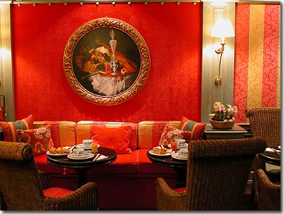 Photo 4 - Hotel Chambiges Elysees Paris 4* star near the Champs Elysees - Beginning with the first hours of morning, you'll feel softly caressed by the red and yellow tones blending with the fine woodwork. The day is off to a pleasant, comfortable start...