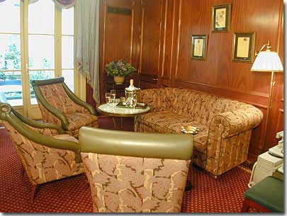 Photo 7 - Hotel Elysees Ceramic Paris 3* star near the Champs Elysees - Cosy lounge bar.