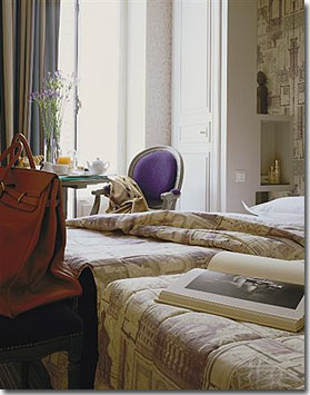 Photo 6 - Hotel Arioso Paris 4* étoiles proche des Champs-Elysées - Papiers peints et tissus luxueux venant des meilleurs fabricants européens.