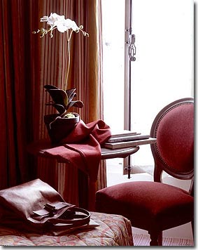 Photo 8 - Hotel Arioso Paris 4* star near the Champs Elysees - - 18 superior rooms, including 14 non-smoking.
- 10 standard rooms, including 8 non-smoking.
Services :
Air-conditioned rooms
Rooms with terrace
Rooms for the handicapped
Satellite television
Wireless high speed connection
Modem connection
Mini-bar
Individual safe-box
Hair dryer