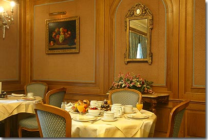 Photo 8 - Hotel Chateau Frontenac Paris 4* star near the Champs Elysees - The breakfast room opens on rue François 1er thanks to large bow windows and has a very nice decoration « à la française ».

We are serving either continental or buffet breakfast, from 7 AM to 2 PM, every day.
The room service works from 7 AM to 10.30 PM.
