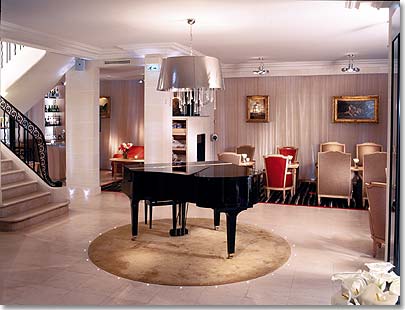 Photo 1 - Hotel de Banville Parigi 4* stelle nei pressi dell’Arco di Trionfo e dal Palais des Congrès - L'Hôtel de Banville, completamente rinnovato associa lo charme di un edificio stile anni ’30 ad un design decisamente di lusso.
Live music il martedì dalle 18:30 alle 22:00.