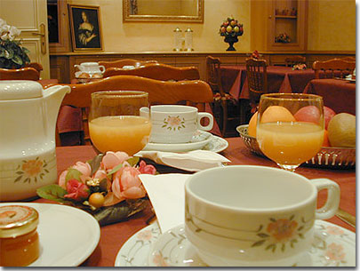 Photo 7 - Hotel de Sevigne Parigi 3* stelle nei pressi degli Champs Elysées e vicino dell’Arco di Trionfo - possibilità di farsi servire la colazione a stanza o qualche rinfresco
Garage sotterraneo e vigilato