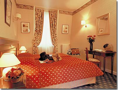 Photo 4 - Hotel Du Bois Paris 3* star near the Champs Elysees - Our 41 hospitable guest rooms have been carefully decorated; each one boasts a minibar, cable TV (26 channels), a personal safe and a telephone with a wake-up service.
Every bathroom have a hairdryer, and features a well-filled basket of guest products.