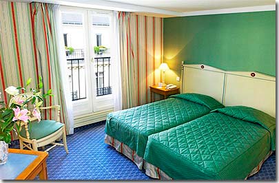 Photo 4 - Hotel Elysees Mermoz 3* Sterne Paris in der Nähe der Avenue des Champs Elysées und des Triumphbogens. - In den Zimmern ist Ihnen Privatsphäre und vollkommene Ungestörtheit garantiert.