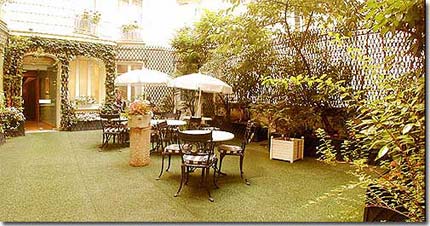Photo 2 - Hotel Elysees Union Parigi 3* stelle nei pressi degli Champs Elysées - Il salone della reception e la sua atmosfera calorosa, uno spazio per il relax e la fantasticheria. Rivestimenti in legno di limone e amaranto del 19° secolo e “trompe-l’œil in stile direttorio.
