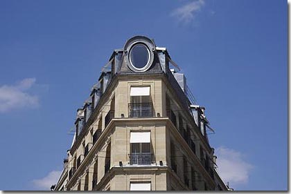 Photo 1 - Hotel Metropolitan 4* Sterne Paris in der Nähe der Avenue des Champs Elysées. - In Paris, nur wenige Schritte vom Champs-Elysées entfernt, liegt das Hotel Metropolitan Paris, eine charmanter Platz der Ruhe in einem ehemaligen Hotel des 19. Jahrhunderts; eine Adresse so intim wie ein eleganter privater Wohnsitz. 