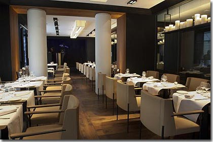 Photo 3 - Hotel Metropolitan París 4* estrellas cerca de los Campos Elíseos - El Metropolitan París también cuenta con un restaurante que sirve cocina innovadora.