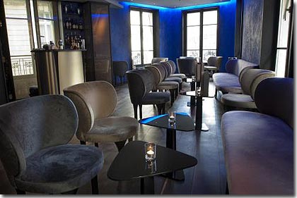 Photo 4 - Hotel Metropolitan Paris 4* star near the Champs Elysees - The bar area features a fireplace and offers a cosy place to relax with a drink.