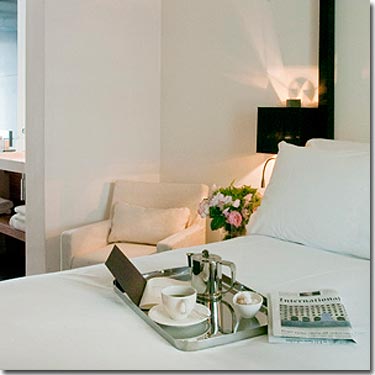 Photo 5 - Hotel Metropolitan Paris 4* étoiles proche des Champs-Elysées - Idéales pour les séjours d’affaires et de loisirs, nos chambres classiques – à partir de 18 m² - et nos chambres deluxe – à partir de 21 m² - garantissent à chacun de nos hôtes une expérience exceptionnelle.