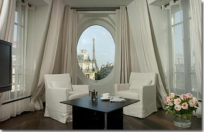 Photo 8 - Hotel Metropolitan Paris 4* étoiles proche des Champs-Elysées - Située au 6ème et dernier étage, la Suite Eiffel - environ 40 m² - est un lieu unique qui séduira les plus exigeants par son design parfait et sa vue époustouflante sur la Tour Eiffel.