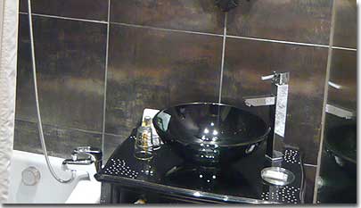 Photo 5 - Hotel Paris Saint Honore Paris 2* estrelas ao pé dos Campos Elísios - Secadores de cabelo, ventiladores e adaptadores sob demanda. Animais de estimação são permitidos livre de carregar. Após sua visita, você diria que tem sido o seu quarto favorito?