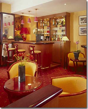 Photo 3 - Hotel residence Foch París 3* estrellas cerca de los Campos Elíseos y del Arco del Triunfo - Nuestro espacio bar ofrece a nuestros clientes momentos privilegiados en cualquier momento de la jornada.
