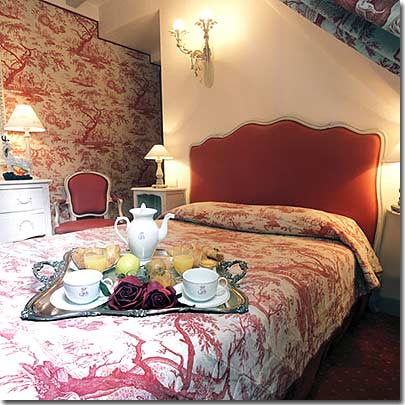 Photo 7 - Hotel des Ducs d'Anjou 3* Sterne Paris in der Nähe des Louvre Museums und des Viertels Chatelet. - Kamelien Suite
Ein Zimmer, das französische „Lebenskunst“ ausdrückt.