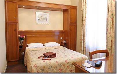 Photo 6 - Hotel des Arts Paris 3* star near the Montmartre District and Garnier Opera - ... all en suite with bath or shower and WC.