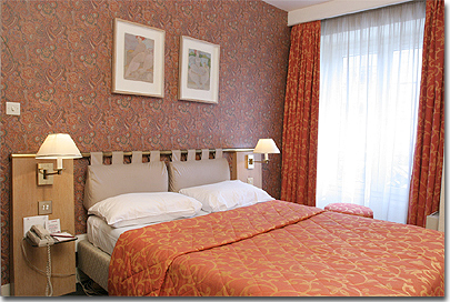 Photo 5 - Hotel Moulin Plaza Paris 3* étoiles proche de Montmartre et de l'Opéra Garnier - L'hôtel, au cœur de Paris, offre 50 chambres dont la plupart donnent sur cour ou sur le patio intérieur. Un endroit parfait pour vous relaxer avec vos amis ou en famille, après une dure journée de shopping, de tourisme ou de travail dans la capitale.