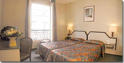 Photo 6 - Hotel Trinite Plaza París 3* estrellas cerca del barrio Montmartre y del Sagrado Corazón (Basílica del Sacré Cœur) - Distribución de las habitaciones:
• 14 dobles o singles
• 19 habitaciones con 2 camas
• 8 triples con una cama de matrimonio y una cama individual
• 1 triple con 3 camas individuales.