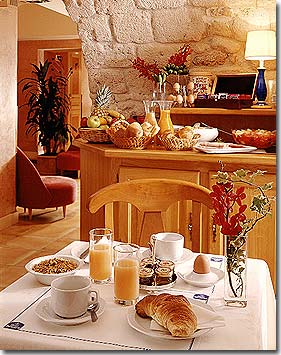 Photo 10 - Best Western Hotel Bretagne Montparnasse Paris 3* star near the Montparnasse District, Left Bank, and close to the Saint-Germain des prés area - - The buffet breakfast is served in a vaulted room from 5:30am to 11:30am