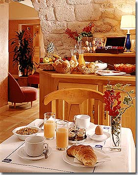 Photo 10 - Best Western Hotel Bretagne Montparnasse Parigi 3* stelle nei pressi del Quartiere Montparnasse e vicino del Quartiere Saint-Germain des prés - La prima colazione a buffet viene servita in una sala a volte, dalle 5:30 alle 11:30.