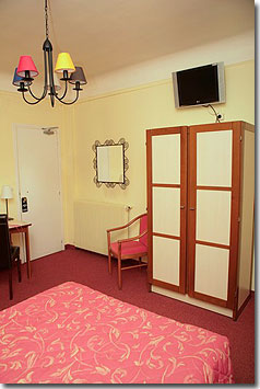 Photo 4 - Hotel Chatillon 2* Sterne Paris in der Nähe des Viertels Montparnasse (TGV Bahnhof Montparnasse). - Um Ihnen Ihren Aufenthalt zu versüssen, organisieren wir regelmässig Vernissages und Konferenzen, an denen Sie gerne teilnehmen dürfen.